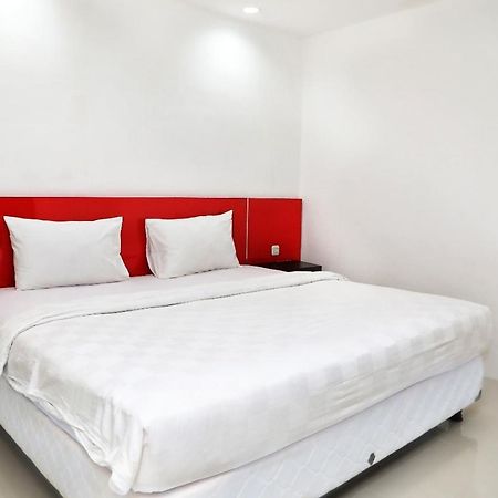 Heavenly Land Family Hotel パレンバン エクステリア 写真
