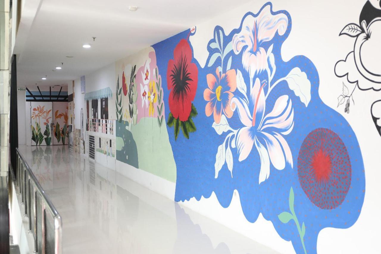 Heavenly Land Family Hotel パレンバン エクステリア 写真