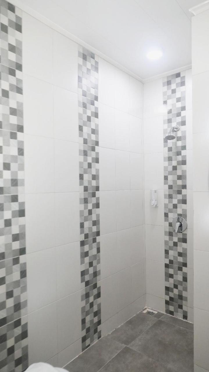 Heavenly Land Family Hotel パレンバン エクステリア 写真