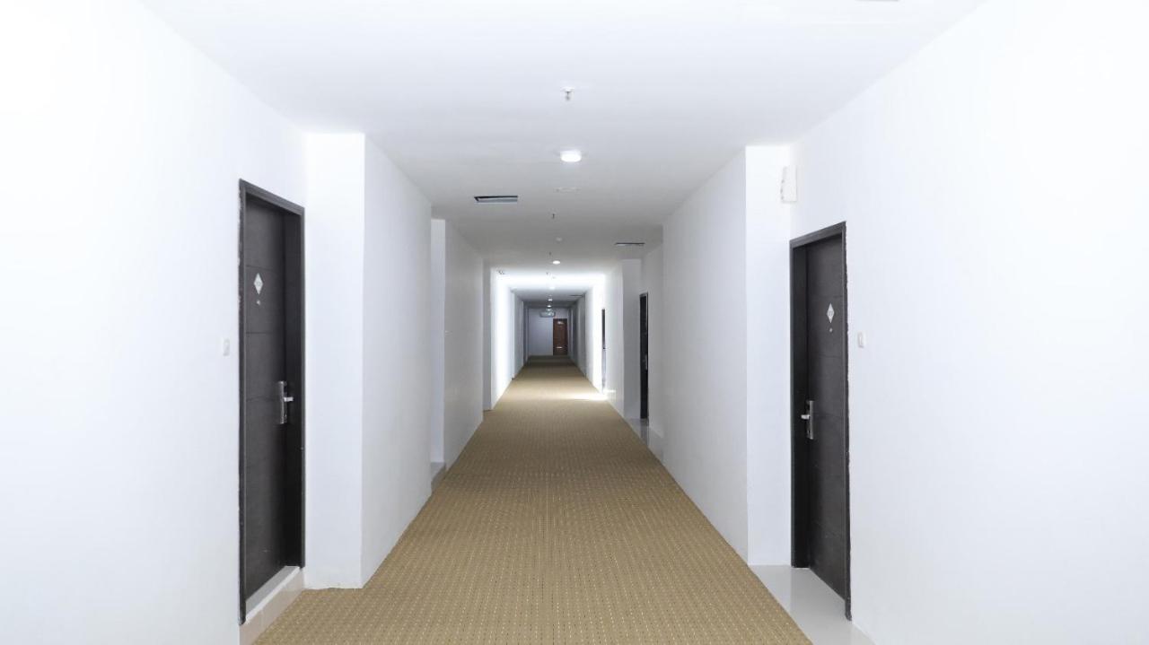 Heavenly Land Family Hotel パレンバン エクステリア 写真