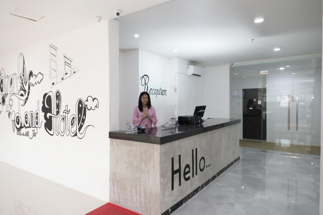 Heavenly Land Family Hotel パレンバン エクステリア 写真