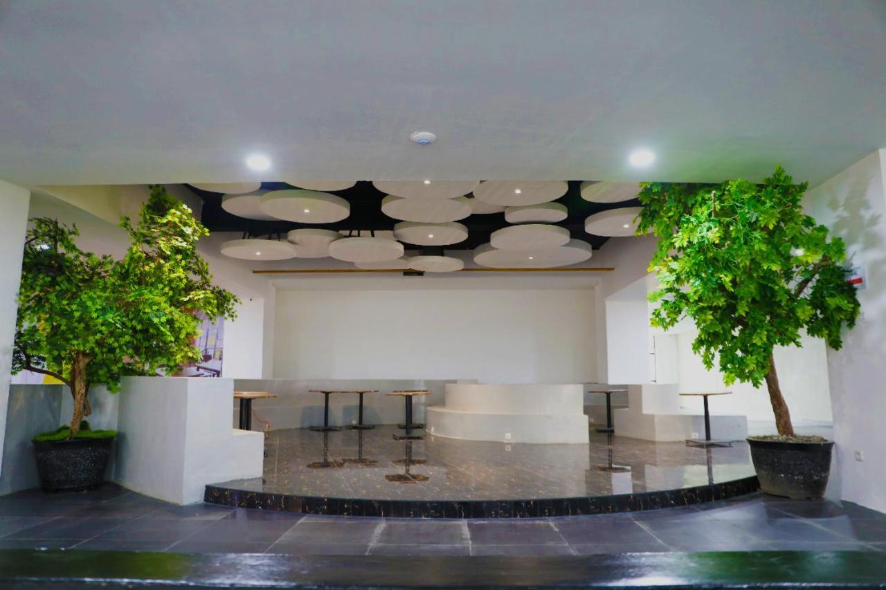 Heavenly Land Family Hotel パレンバン エクステリア 写真
