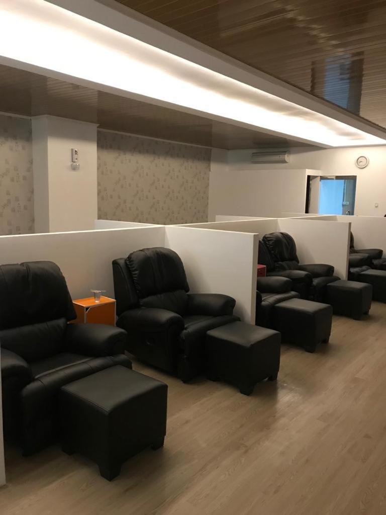 Heavenly Land Family Hotel パレンバン エクステリア 写真