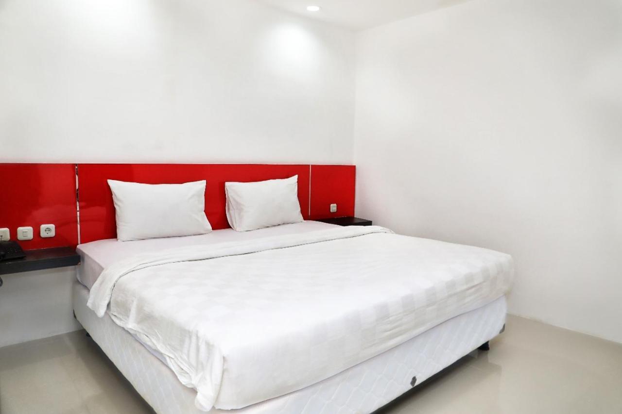 Heavenly Land Family Hotel パレンバン エクステリア 写真