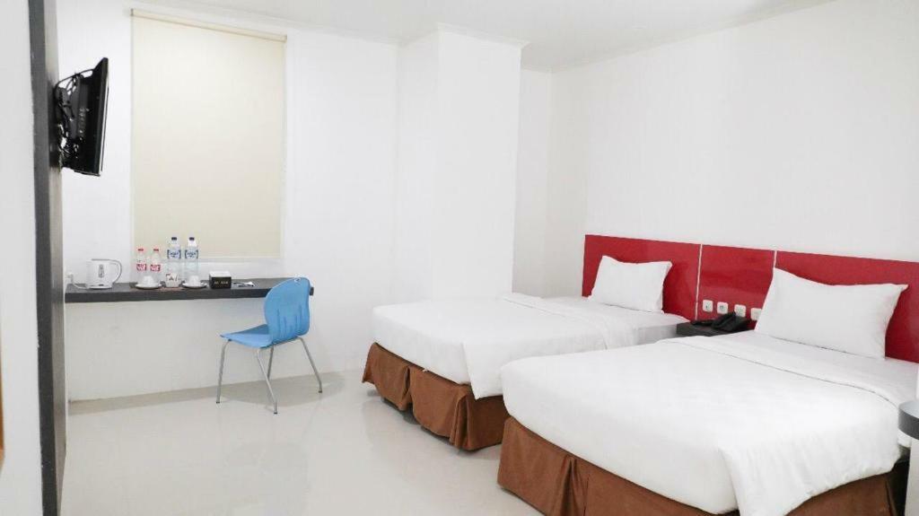 Heavenly Land Family Hotel パレンバン エクステリア 写真