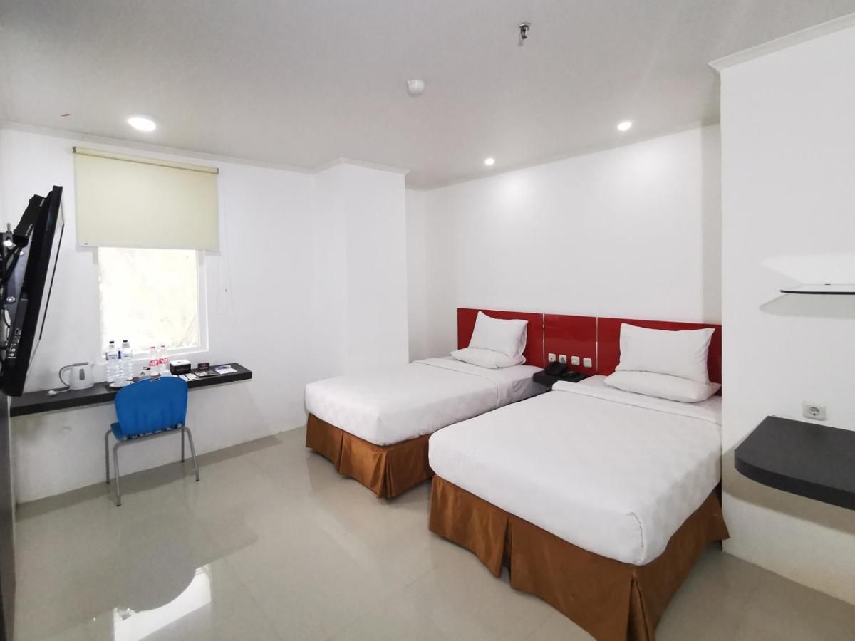 Heavenly Land Family Hotel パレンバン エクステリア 写真